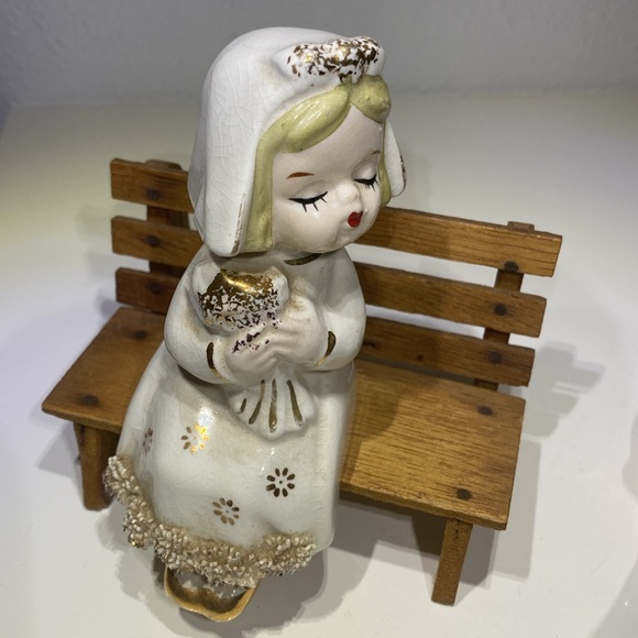 Vintage 50’s Kissing Wedding Couple on Bench Salt & Pepper Shakers - Picture 9 of 11